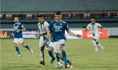 Komentar Nick Kuipers Soal Performa Lini Belakang Persib di Awal Musim Ini