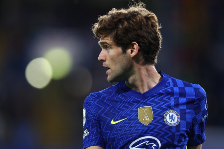 Barcelona Fokus Kejar Marcos Alonso
