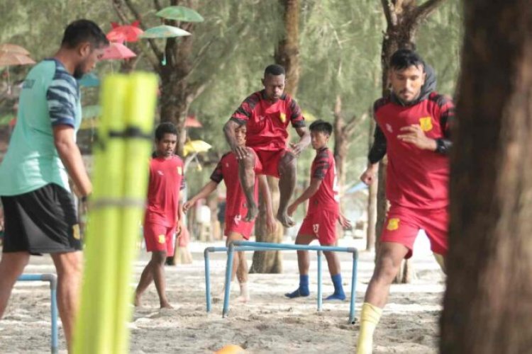 Persiapan Liga 2 Indonesia, PSDS Latihan Fisik di Pantai Sri Mersing