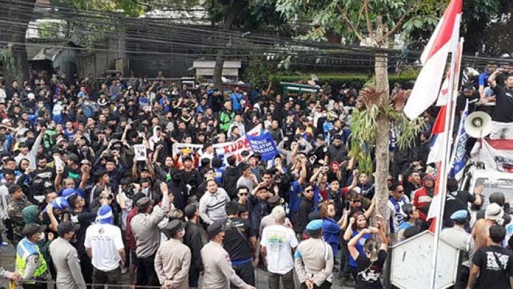 Umuh Muchtar: Insya Allah Ada Jalan Perdamaian Manajemen Persib Vs Bobotoh