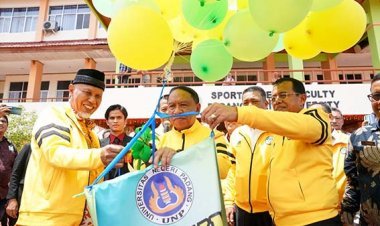 Menpora Amali Puji Lapangan Atletik Kampus UNP yang Punya Standar Internasional