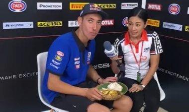 Toprak Razgatlioglu Makan Ketoprak Usai Menangkan Race 2 WSBK Indonesia 2022