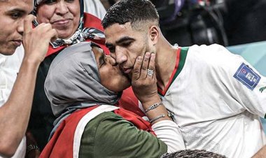 Usai Maroko Sikat Belgia, Achraf Hakimi Datangi Sang Ibu