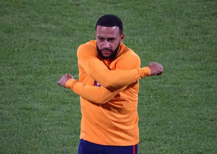 Pelatih Belanda Louis Van Gaal Pastikan Memphis Depay Absen Lawan Senegal