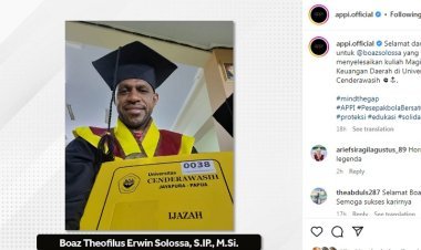 Boaz Solossa Tuntaskan Kuliah S2, Raih Gelar Magister Keuangan