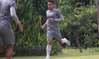 Haris Tuharea Tak Sabar Kalahkan Mantan Kiper Madura United Lagi