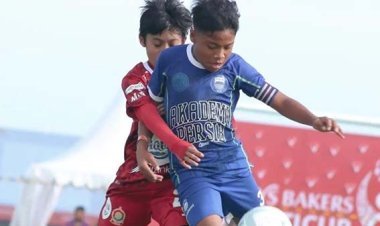 Pesepakbola Muda Berbakat Kota Padang Sidempuan Juara Barata Cup Bersama Persib U-12
