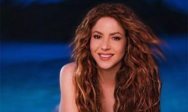 Shakira Kencan Bareng Lewis Hamilton di Kapal Mewah