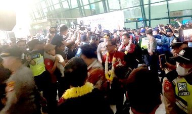 Bandara Soekarno-Hatta Pecah Sambut Kepulangan Timnas Indonesia U-22