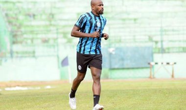 Lama Vakum dari Level Kompetitif, Greg Nwokolo Target di Arema FC