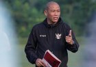 NOVA ARIANTO TITIP PESAN KE PELATIH TIMNAS INDONESIA U-17 KURNIAWAN DWI YULIANTO