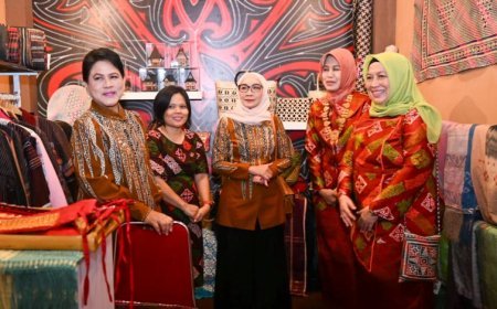Ibu Negara Puji Stan Sumut di Dekranas Expo 2024