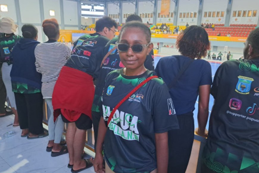 Mahasiswa Papua Di Medan Jadi Suporter Tim Futsal Putri Di Pon Sumut