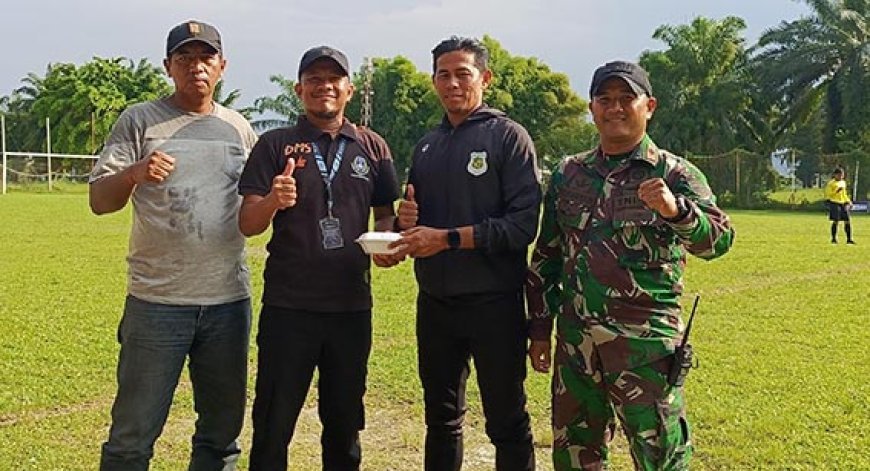 Panitia Piala Soeratin Askot PSSI Medan Berbagi Kebahagiaan dengan Pelatih di Ajang U-13