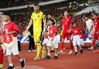 Arneya Pehulisa Sitepu Digandeng Maarten Paes Saat Jadi Player Escort Timnas Indonesia