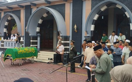 Suharto AD Dimakamkan dengan Upacara Militer, Sosok Legenda PSMS dan Purnawirawan TNI