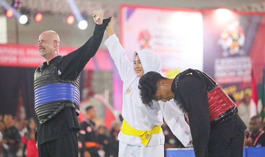 Pesilat AS Todd Maccubbin Raih Perunggu di Debut Internasional Pencak Silat