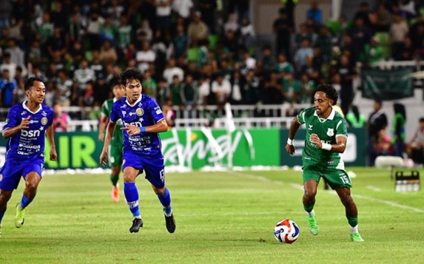 WASIT ASING MEMIMPIN LAGA PERSIRAJA VS PSMS MEDAN