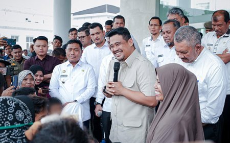 GUBERNUR BOBBY GRATISKAN UANG SEKOLAH SISWA SMA/SMK NEGERI KORBAN BENCANA