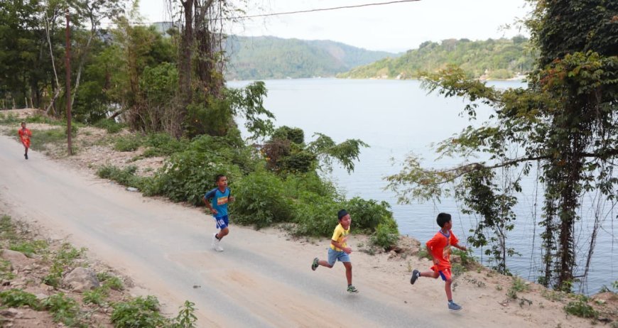 Serunya Fun Run 5K Kemenkeu Mengajar 10 di Tapanuli Utara, Siswa SD Nikmati Indahnya Danau Toba