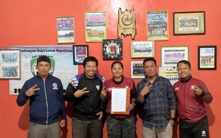 Victory Dairi Tunjuk Rindu Dameria Purba sebagai Pelatih SSB dengan Kontrak Profesional
