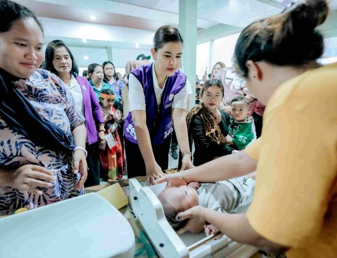 KAHIYANG AYU TINJAU PELAYANAN POSYANDU DI SAMOSIR, TEKANKAN PENTINGNYA KESEHATAN IBU DAN ANAK