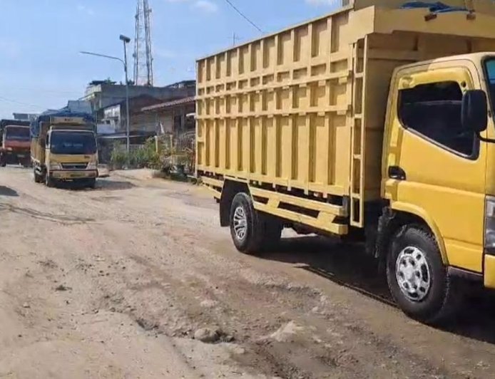 Bobby Nasution Pastikan Jalan Rusak Sepanjang 5,5 Km di Galang Mulai Diperbaiki, Galian C Liar Ditutup