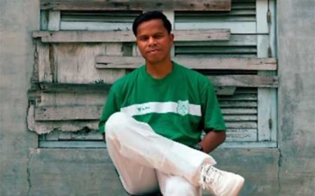 Manahati Lestusen Resmi Berseragam PSMS Medan Setelah 11 Tahun Penantian