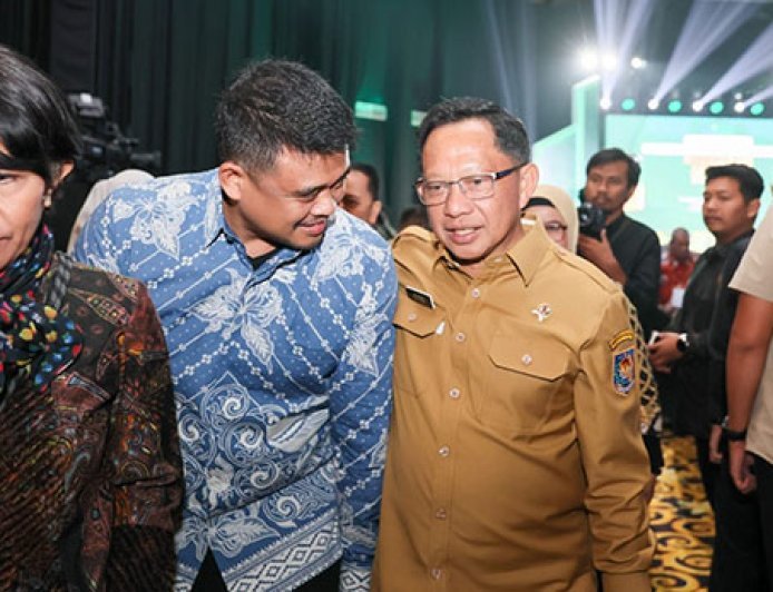 Bobby Nasution Terima Penghargaan Adinata Syariah,  Bukti Sumut Berkontribusi bagi Penguatan Ekonomi Nasional