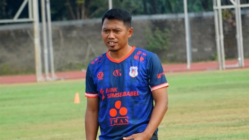 Toni Sucipto Bawa Pengalaman Bermain ke Peran Baru sebagai Asisten Pelatih Sumsel United