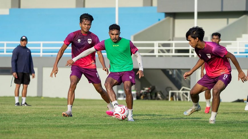 Kendal Tornado FC Bidik Puncak Klasemen, Stefan Keeltjes Minta Pemain Waspadai Persiba
